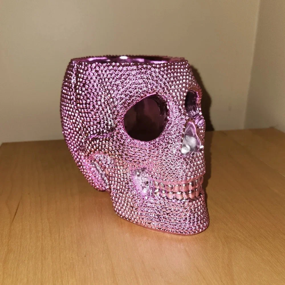 Skull Makeup Brush Holder - Picture 1 of 8